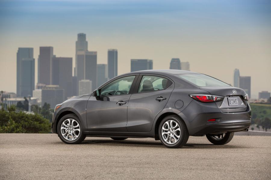  Scion iA 2015 года  (фото 20 из 31)